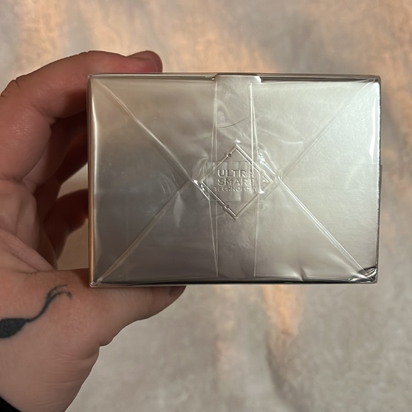 Elemis - Picture 5 of 6